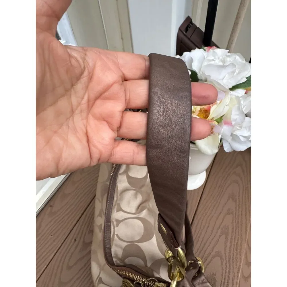 Coach sateen beige